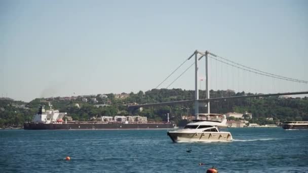 Istambul Turquia Julho 2018 Ferryboats Frente Ponte Istambul Turquia — Vídeo de Stock