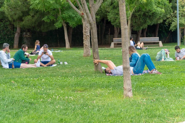 Istanbul, Türkiye, Haziran, 2018: İnsanlar zevk almak Moda deniz kenarında, Kadıköy,