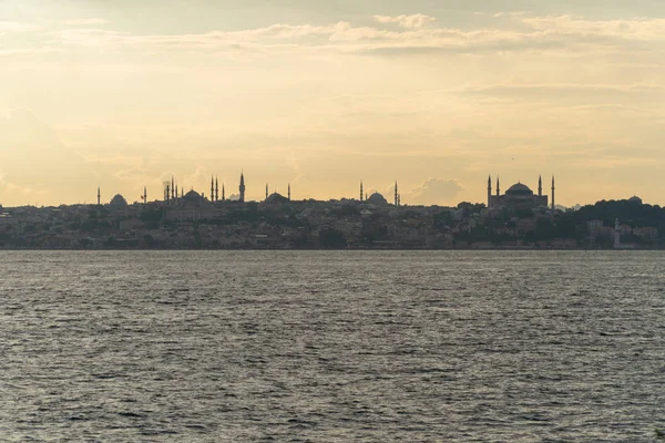 Het Uitzicht Het Historische Schiereiland Istanbul Zonsondergang Bosporus Bue Moskee — Stockfoto