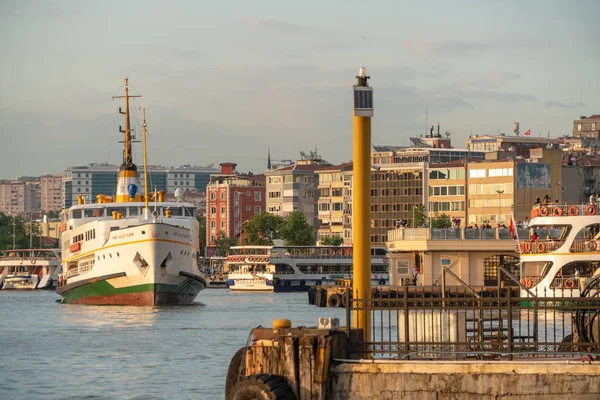 Istambul Turquia Julho 2018 Ferry Boats Kadikoy Pôr Sol — Fotografia de Stock