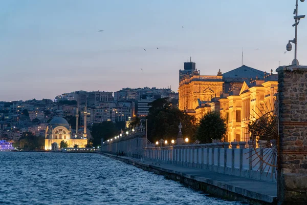 Pałac Dolmabahce Besiktas Morza Zachód Słońca Stambuł Turcja — Zdjęcie stockowe