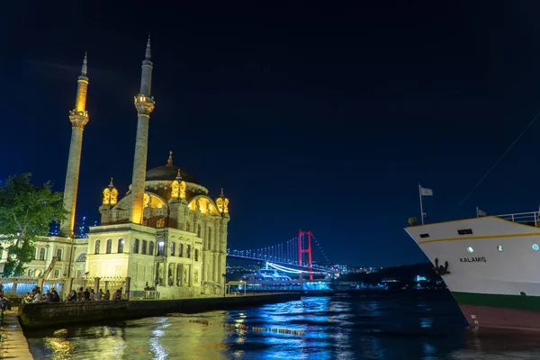 Стамбул Турция Июль 2018 Красивый Вид Ортакойскую Мечеть Ночное Время — стоковое фото