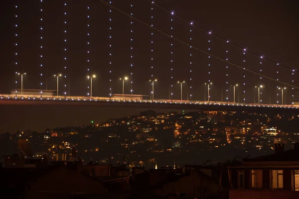 Ponte Bósforo Iluminada Com Luzes Vermelhas Noite Istambul Turquia — Fotografia de Stock