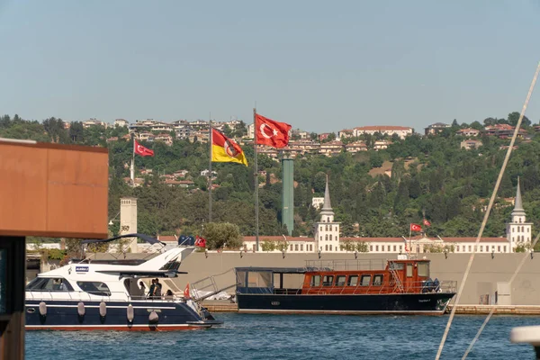 Istanbul, Türkiye - Haziran 2018: Galatasaray Adası, boğaz.