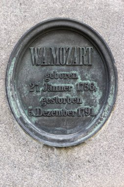 Vienna, Avusturya -, 19 Ocak 2016: Wolfgang Amadeus Mozart Merkez mezarlığı Türbesi. s en büyük Mezarlıklar Dünya ve en ünlü mezarlığı Viyana'biri ' ın