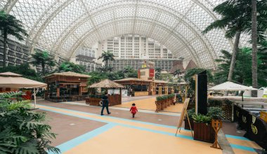 Chengdu, Çin - 24 Ocak 2017: Chengdu yeni yüzyıl küresel Merkezi iç. Burası dünyanın en büyük tek Binası