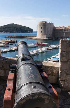 Dubrovnik, Hırvatistan - 15 Nisan 2015: Eski şehir Dubrovnik, Hırvatistan'ın bağlantı noktası