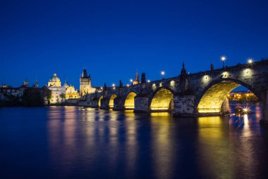 prague, Çek Cumhuriyeti charles Köprüsü manzarasına akşam