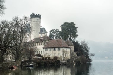 Castle Ruphy, Annecy, Fransa'nın Gölü kıyısında