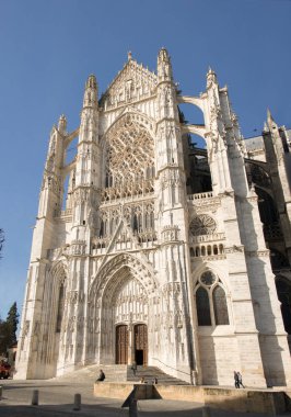 Beauvais Katedrali güney cephesi ile İl Müzesi, Beauvais, Oise bölümü, Picardy, Fransa 