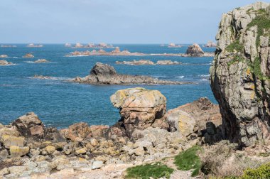 Kırmızı granit sahil alacakaranlıkta, Brittany, Fransa