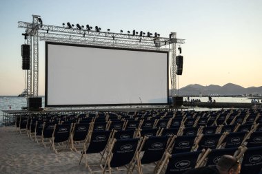 Cannes, Fransa - 17 Mayıs 2015: Fransa'nın Cannes beach, açık sinema
