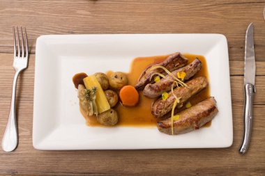 Fransız Gıda: ızgara dana eti ve patates ve havuç