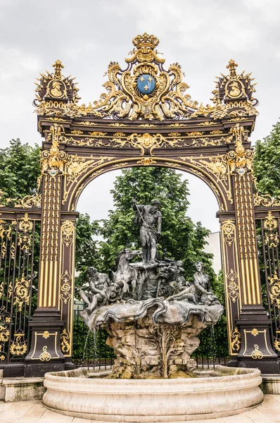 Beautiful Arch Fountain — Stock Photo, Image