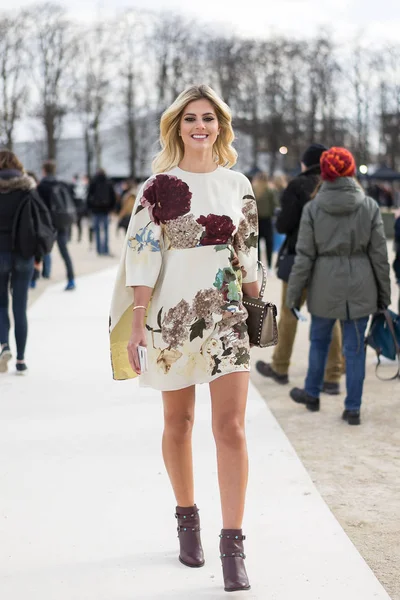 Paris, Fransa, Mart 2016: Paris moda haftası