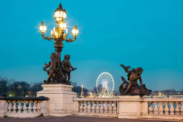 Lampu Umístit Most Alexandra Iii Soumraku Ruské Kolo Pozadí Obloukový — Stock fotografie