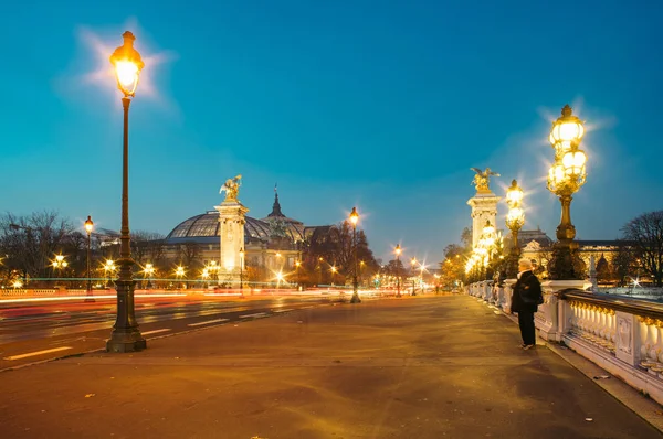 Vista Panorâmica Iluminada Ponte Alexandre Iii Entardecer Uma Ponte Convés — Fotografia de Stock