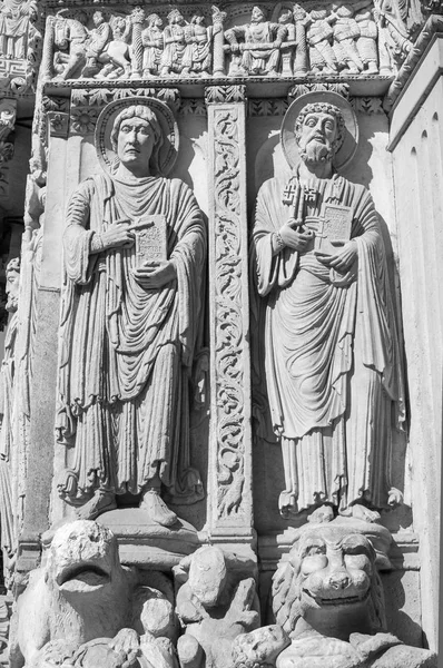 Estatua Los Apóstoles Muralla Iglesia San Trofeo Arles Francia — Foto de Stock