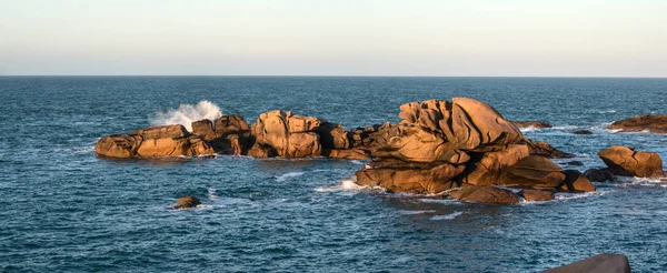 Costa Granito Rojo Atardecer Bretaña Francia —  Fotos de Stock