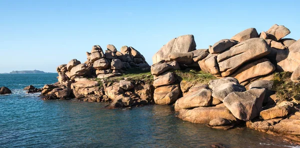 Kırmızı Granit Sahil Alacakaranlıkta Brittany Fransa — Stok fotoğraf