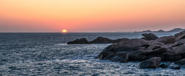 Zonsopgang Boven Roze Granietkust Ploumannach Bretagne Frankrijk — Stockfoto