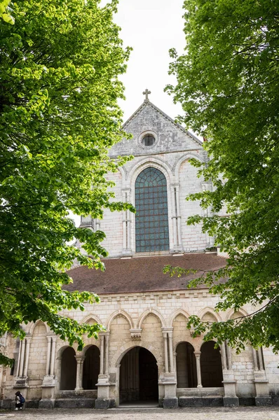 ポンティニ ブルゴーニュ フランスの修道院の正面 — ストック写真