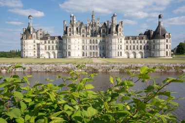 Chambord Kalesi ve onun yansıması Blois, Fransa