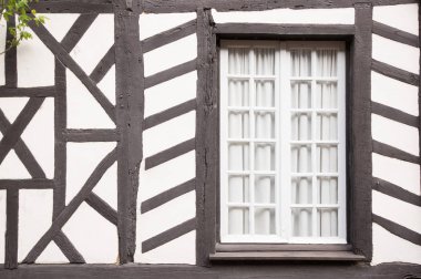 pencere içinde Beuvron en Auge, Nomandy, France bina ahşap çerçeve