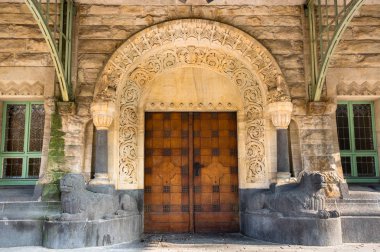 Eski katedrale yakın çekim.