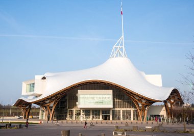 Metz, Fransa - 23 Mart 2015: Centre Pompidou-Metz, Fransa. Bina bir Müzesi modern ve çağdaş sanat, bir şube Pompidou Sanat Merkezi Paris, 2010 yılında inşa