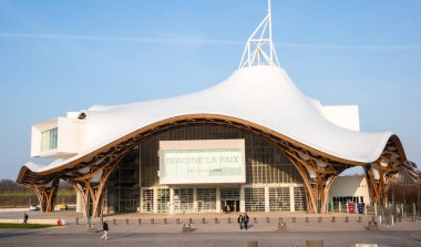 Metz, Fransa - 23 Mart 2015: Centre Pompidou-Metz, Fransa. Bina bir Müzesi modern ve çağdaş sanat, bir şube Pompidou Sanat Merkezi Paris, 2010 yılında inşa