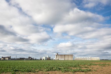 Buğday ve diğer hububat Fransız kırsal kesimde depolamak için tahıl ambarları