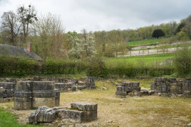 Le Bec-Hellouin, Normandy, Fransa'nın manastır harabe