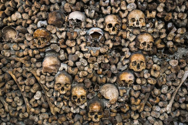 Teschi Umani Formano Cuore Dentro Catacombe Parigi — Foto Stock
