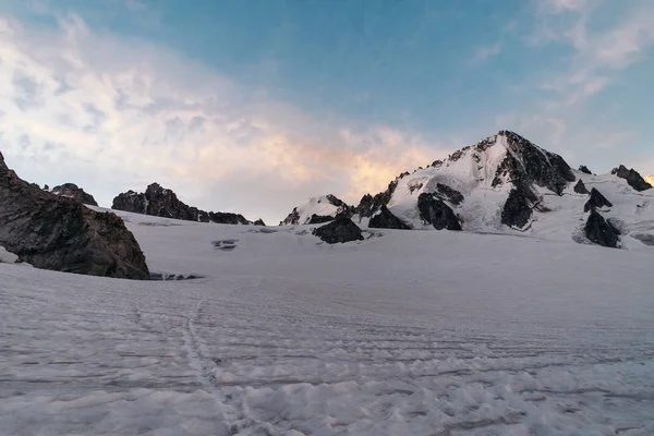 旅游冰川和高山 夏莫尼 勃朗峰 上萨瓦伊 奥韦尔涅 阿尔卑斯山 — 图库照片