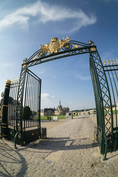 Slottet Chantilly Genom Porten Vid Solnedgången Oise Picardie Frankrike Fisheye — Stockfoto