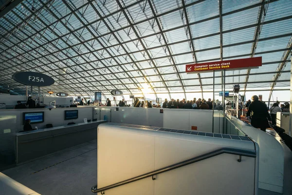 Paris Francja Stycznia 2017 Terminal Lotniska Charles Gaulle Zachodzie Słońca — Zdjęcie stockowe