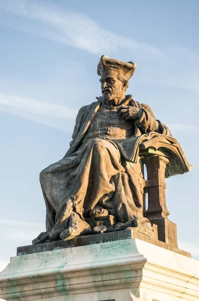 Standbeeld Van Rabelais Zijn Geboren Stad Chinon Frankrijk — Stockfoto