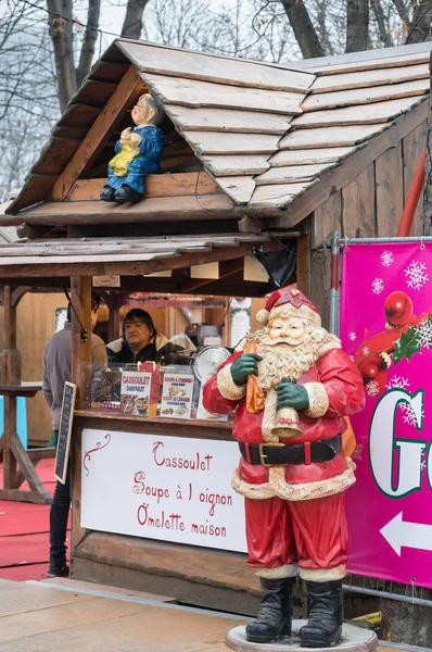 法国巴黎 2014 圣诞老人的销售在传统的圣诞市场上的 马尔凯 Noel Des 香榭丽舍大街香榭丽舍扁豆炖肉小吃 — 图库照片
