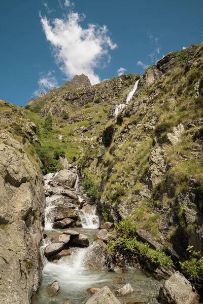 Водоспад Olan Національний Парк Ecrins Альпи Франція — стокове фото