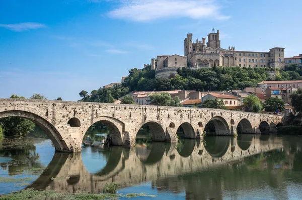 Die Alte Brücke Und Die Kathedrale Des Heiligen Nazaire Beziers — Stockfoto