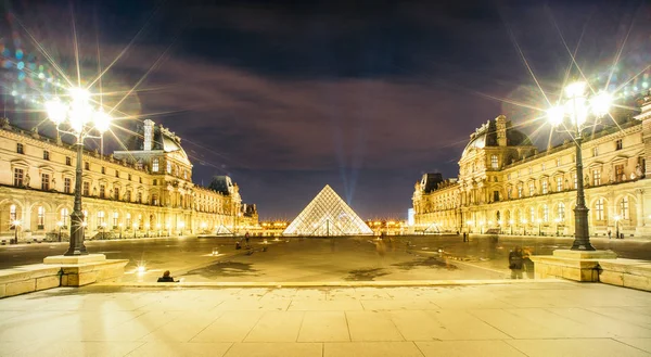 Parigi Francia Novembre 2016 Museo Del Louvre Sua Piramide Vetro — Foto Stock