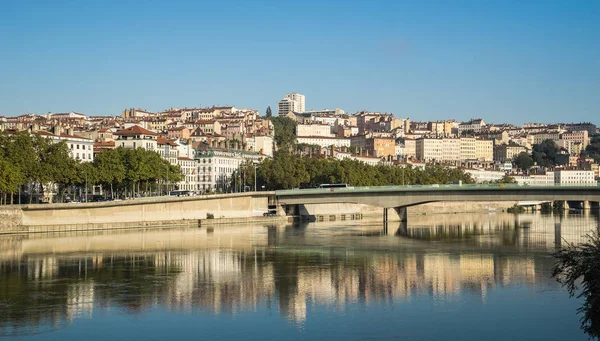 Stadsbilden Lyon Frankrike Med Reflektioner Vattnet — Stockfoto