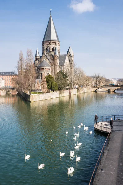 Templo Neuf Con Cisnes Metz Lorena Francia Esta Iglesia Edificio —  Fotos de Stock