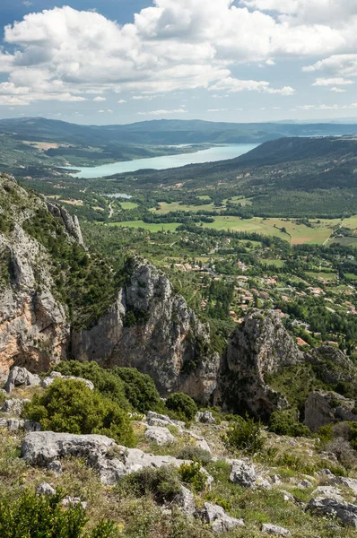 Aldeia Moustiers Sainte Marie Com Lago Sainte Croix Fundo Alpes — Fotografia de Stock