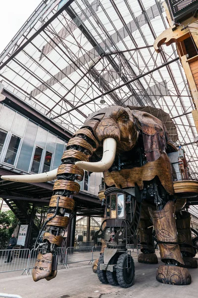 ナント フランス 2016 ナントの大きな象 高の巨大な機械動物はスチーム パンクな公園 マシン リルの主要な魅力 — ストック写真