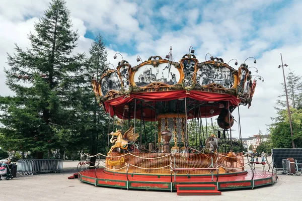 Nantes, Fransa - 19 Ekim 2016: Sıradışı atlıkarınca Nantes, Fransa