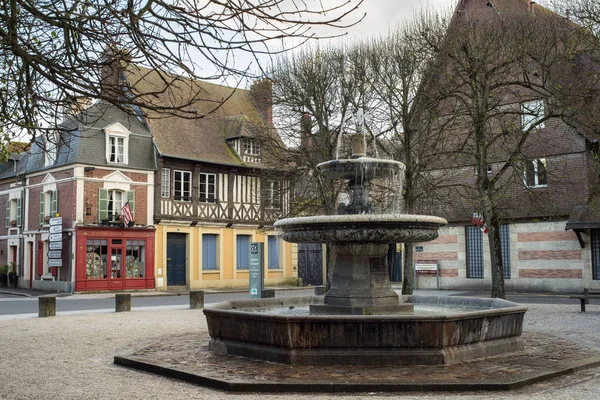 Pont Eveque France April 2016 Little Square Fountain Pont Eveque — 스톡 사진