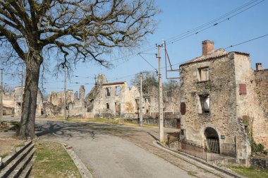 Oradour sur Glane yıkık sokak. Bu köyde 642 sakinlerinin bir Alman Waffen - Ss şirket İkinci Dünya Savaşı'nda tarafından katledildi