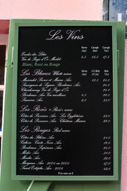 Fransız Restoran Menü ile tebeşirler tahtaya yazılmış